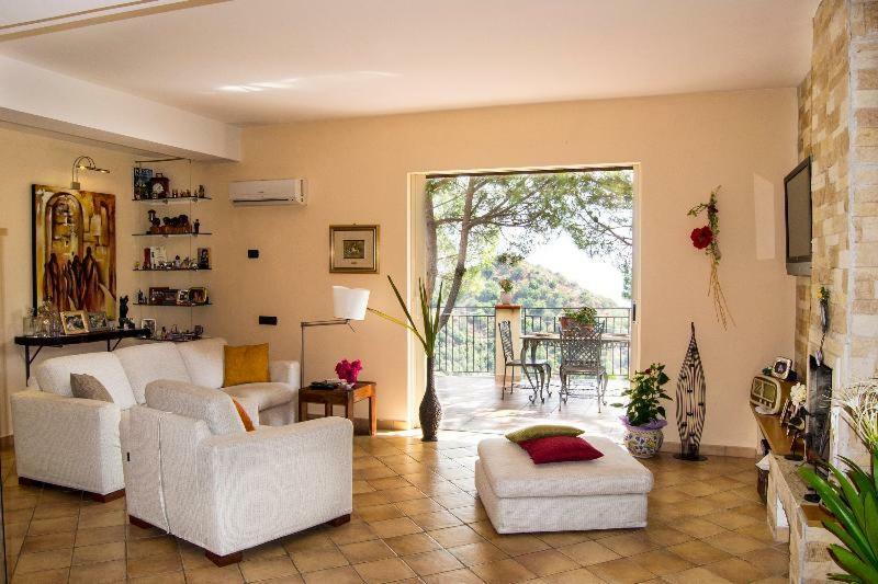 casa vacanze gallodoro Letojanni Exterior foto