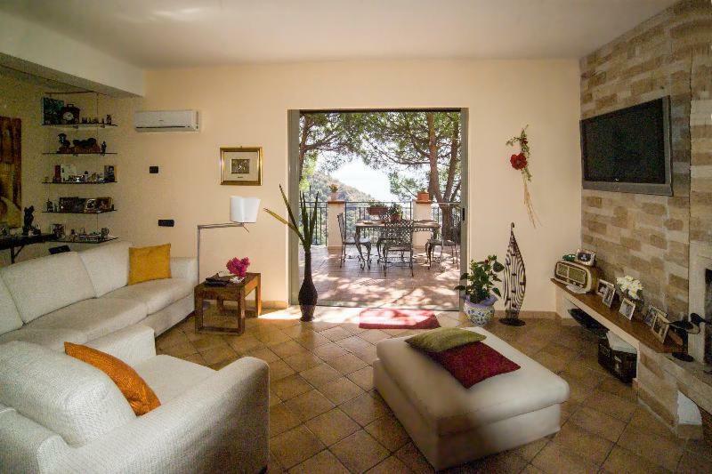 casa vacanze gallodoro Letojanni Exterior foto